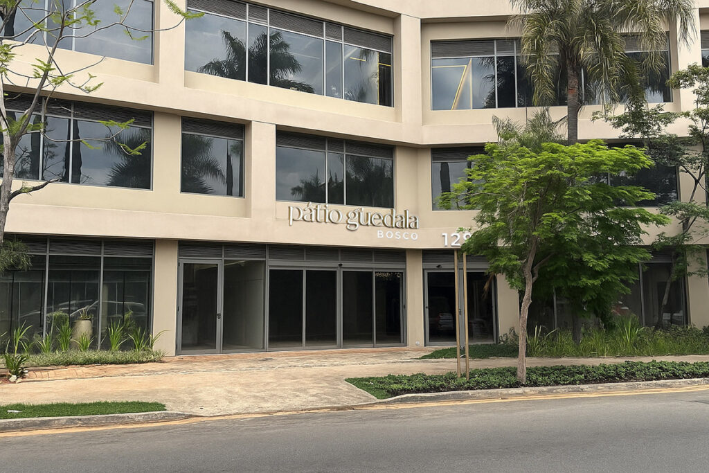 Fachada Patio Guedala Bosco
